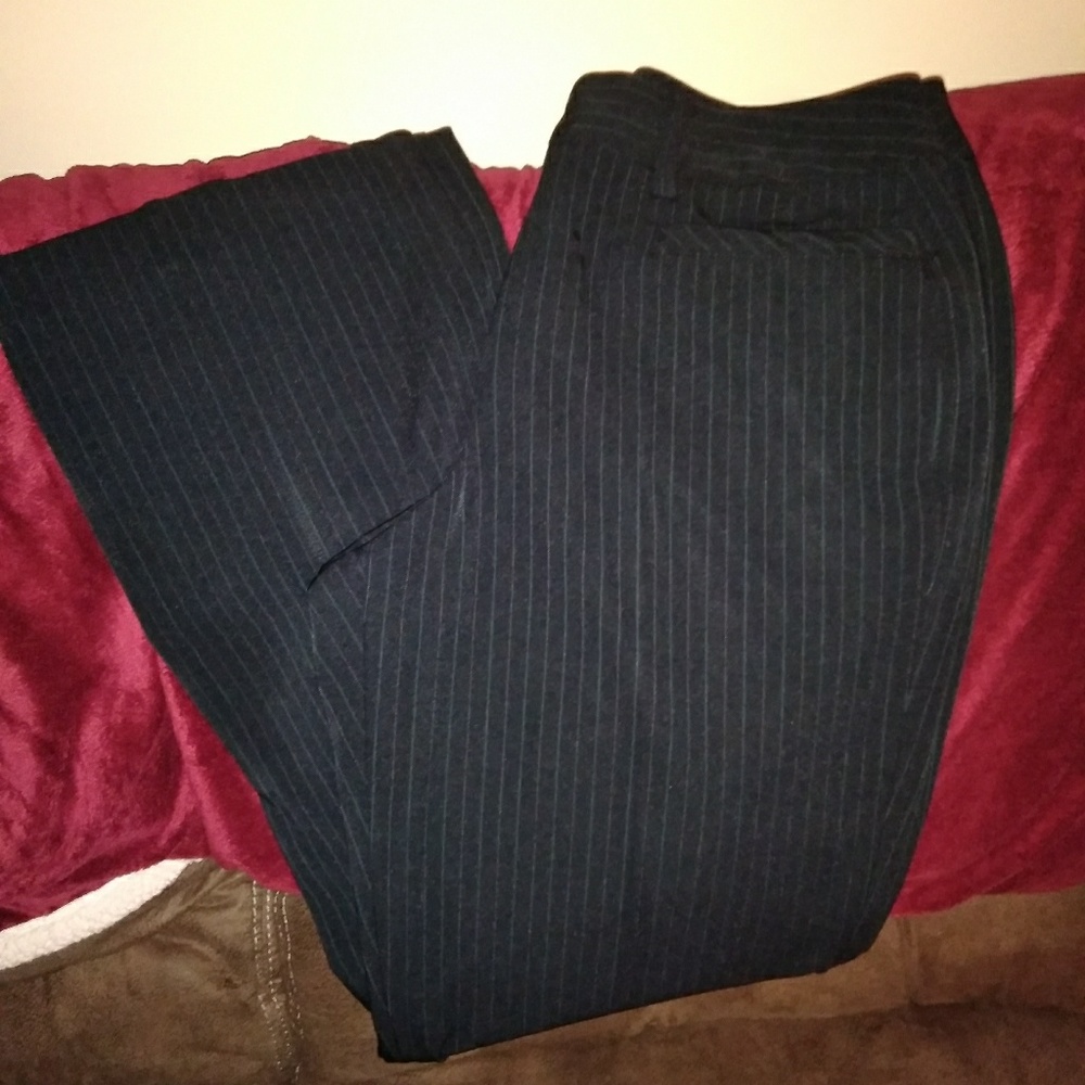 5/$25 Larry Levine ladies dress pants size 8